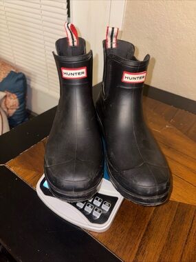 Hunter Black Chelsea Rain Boots with Red-Trim Pull Tabs